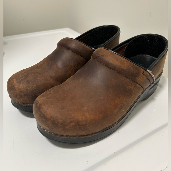 Dansko Distressed Leather Clogs Brown Size 8.5 - 9 US 39 EU - Picture 1 of 13